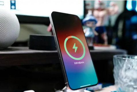 望都苹果15换屏服务分享用什么充电器给iPhone15充电更好 